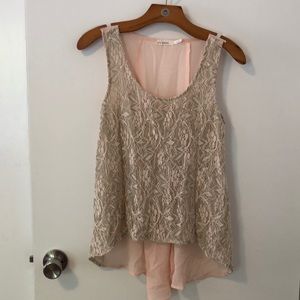 Women’s top. Lace front with flowy buttoned back